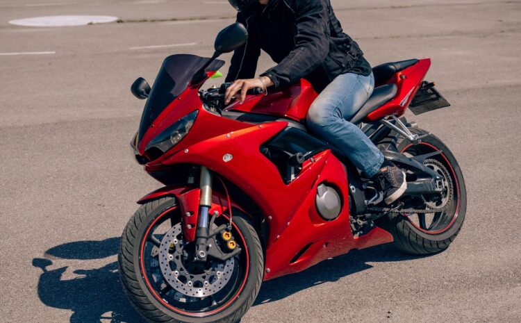  Czy jazda motocyklem jest trudniejsza niż jazda samochodem?