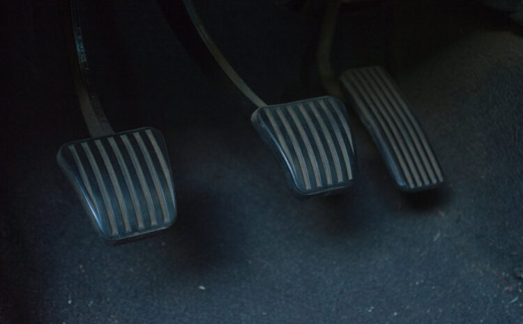  Czym różni się nauka jazdy na manualu i automacie?